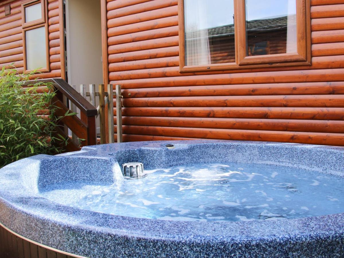 Oak Lodge Hadnall Экстерьер фото