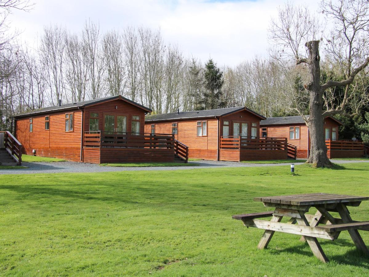 Oak Lodge Hadnall Экстерьер фото