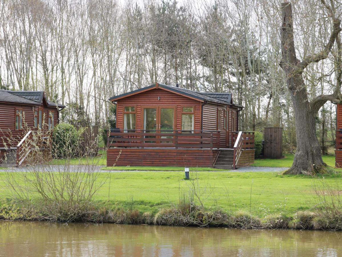 Oak Lodge Hadnall Экстерьер фото