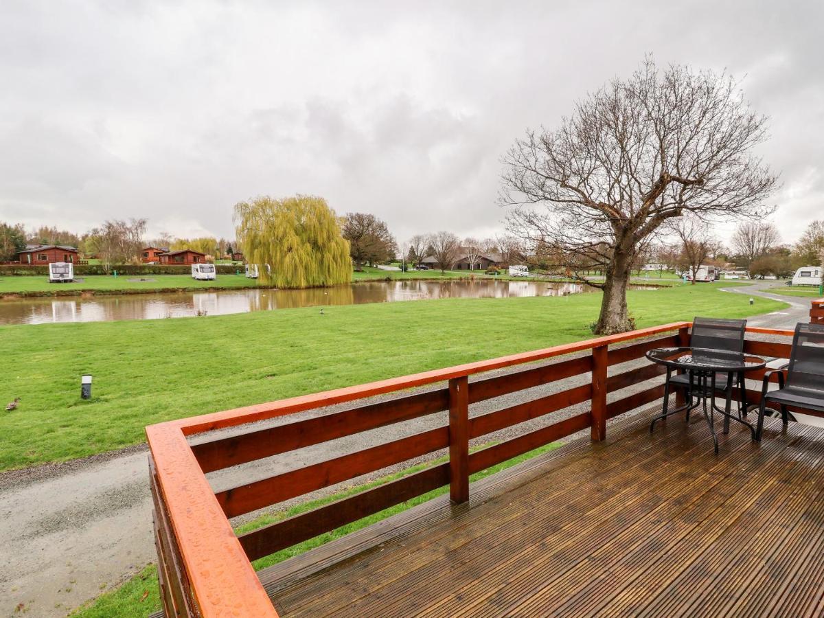 Oak Lodge Hadnall Экстерьер фото